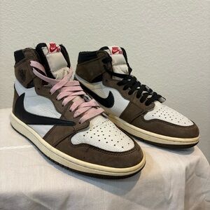 Nike Air Jordan 1 Retro High OG SP Travis Scott "Mocha" sneaker